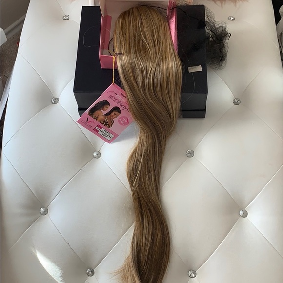 NWT Vivica A. Fox 31” Straight Drawstring Ponytail - Picture 4 of 8